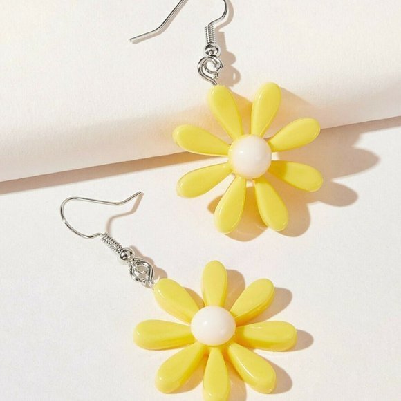 New Retro 60s Inspired GoGo Mod Boho‎ Yellow Resin Daisy Drop Pair Of Earrings - Picture 5 of 5